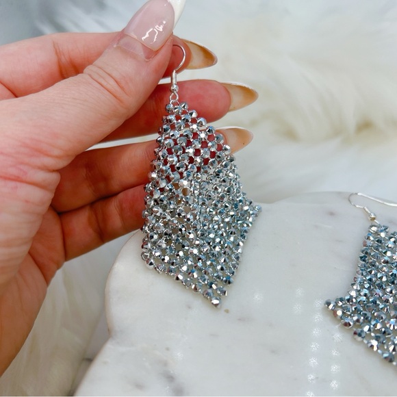 Silver rhinestone mesh 3” sparkly earrings 🩶 lightweight - Picture 4 of 6
